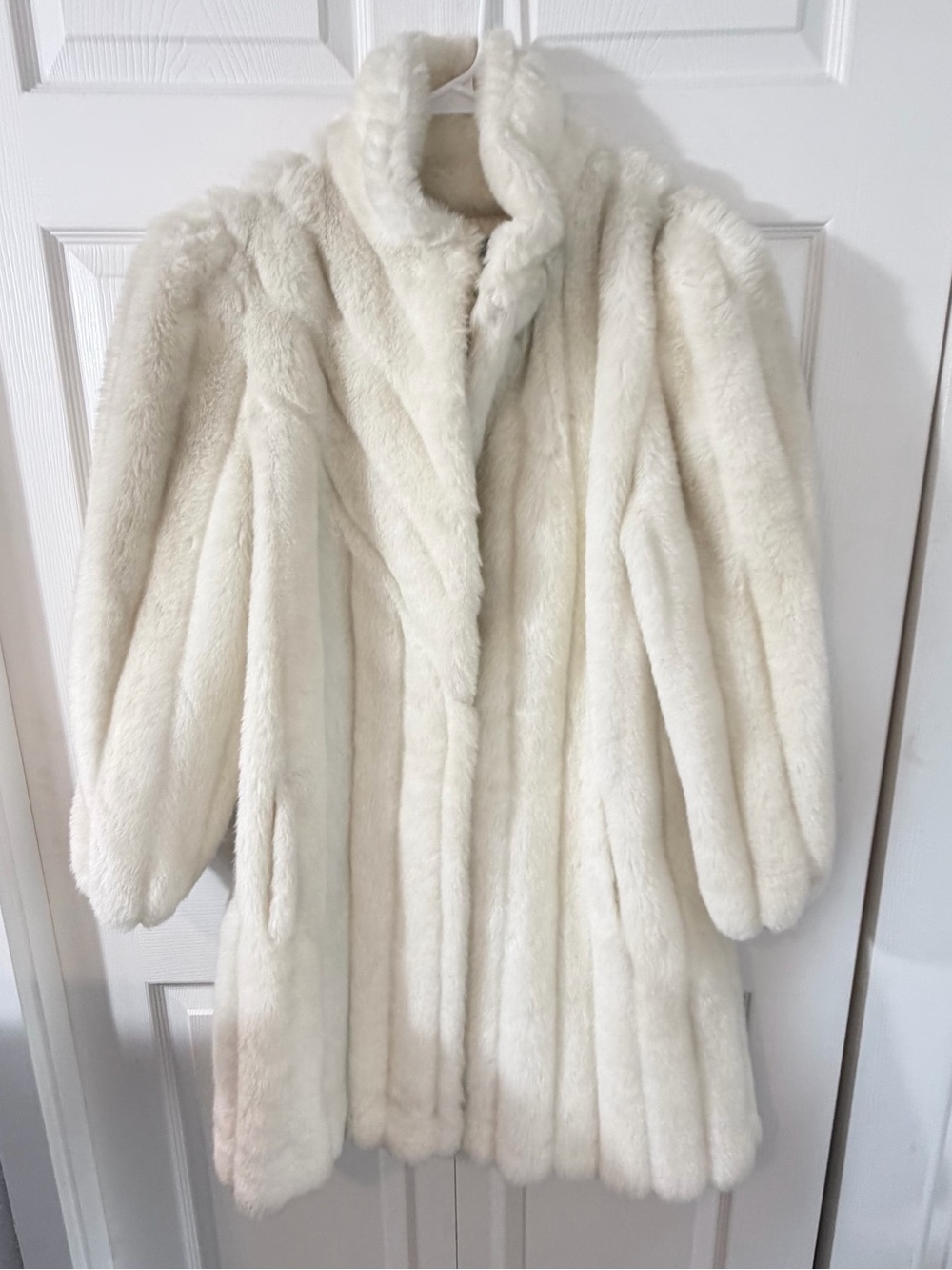 Vintage Outerlayers Ivory Faux Fur Coat Soft Plush Cozy Womens L to XL Winter